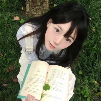 小鬼头上的女人
